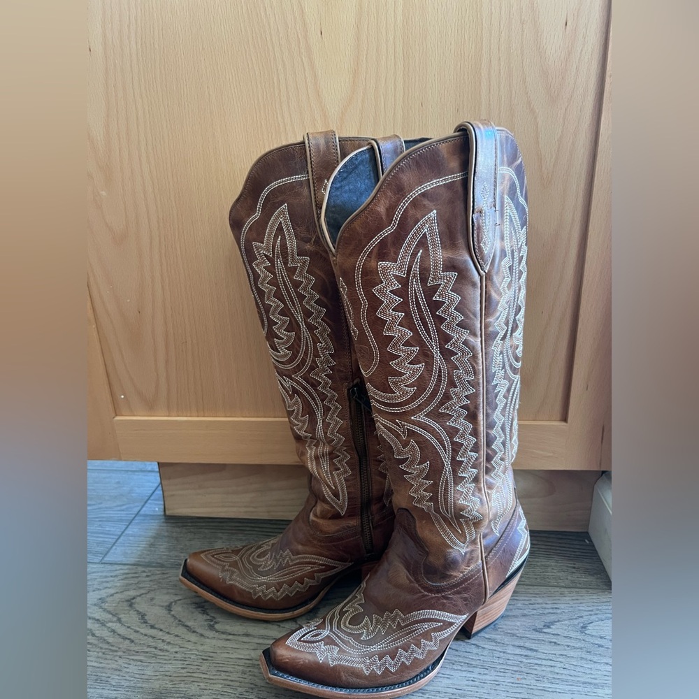 Ariat Casanova